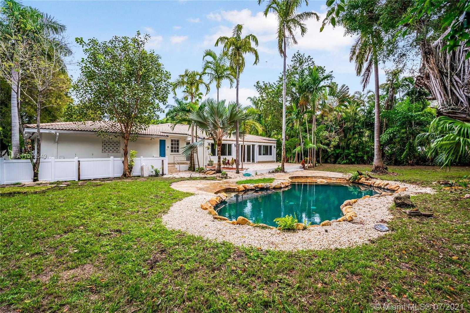 Small Image of 4756 BAY POINT RD, Miami Number 40