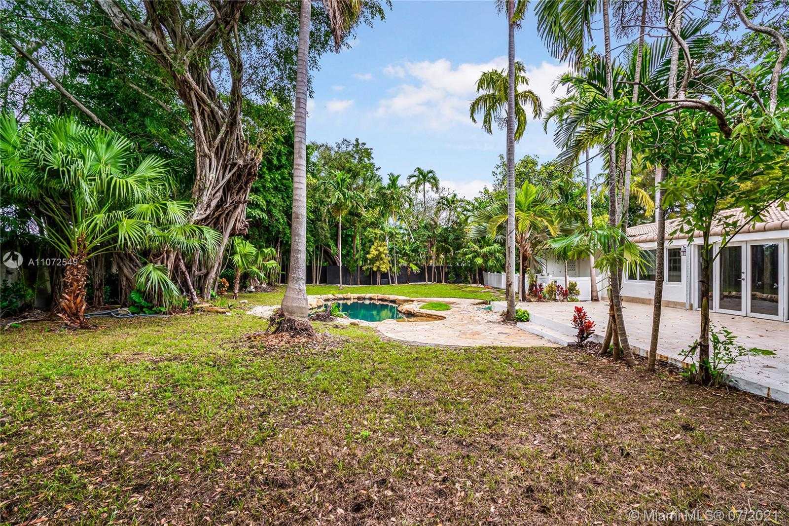 Small Image of 4756 BAY POINT RD, Miami Number 41