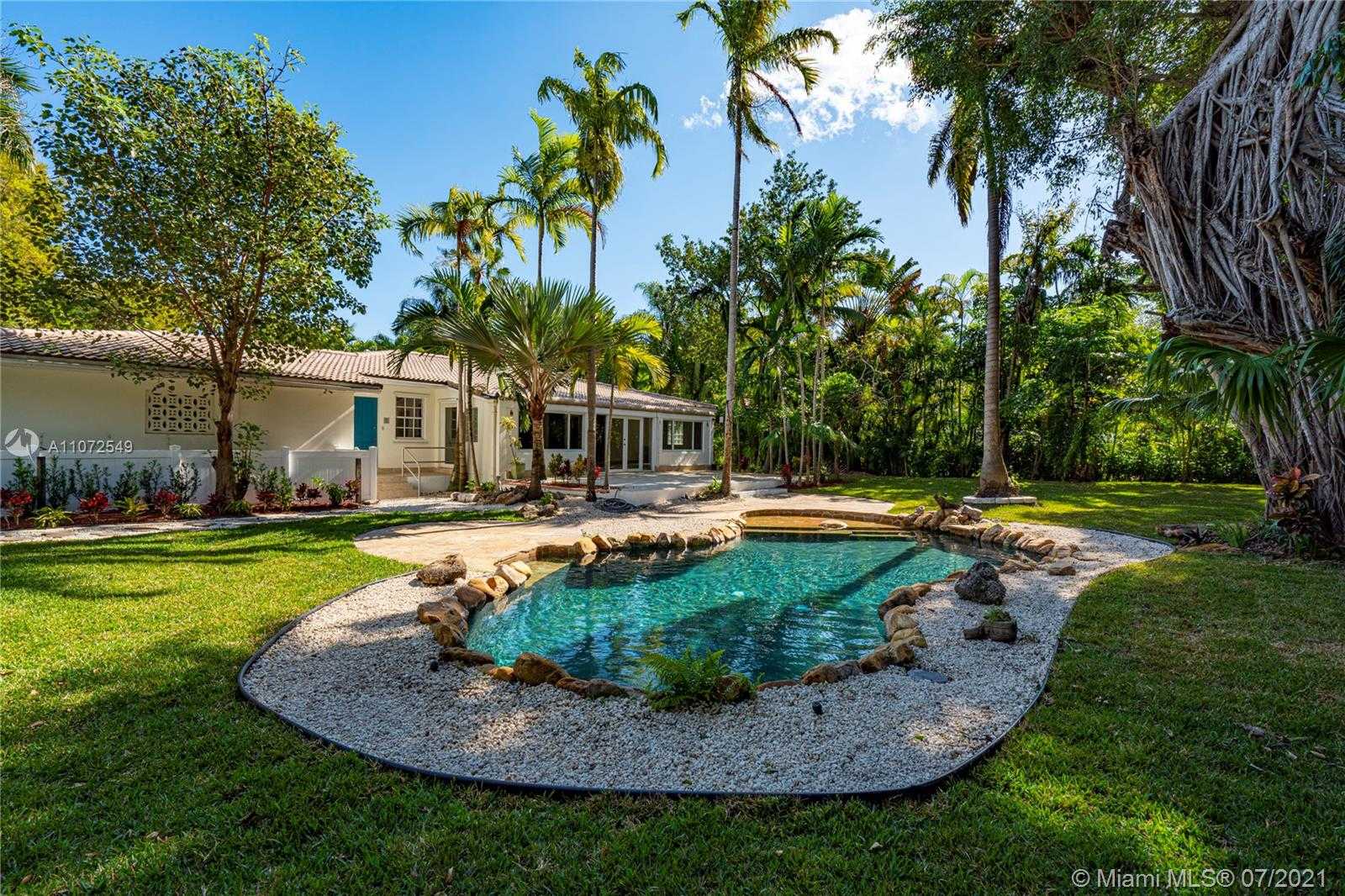 Small Image of 4756 BAY POINT RD, Miami Number 7