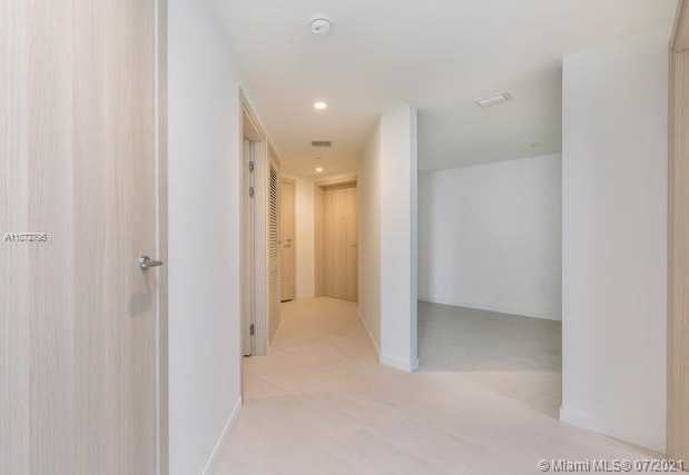 Small Image of 1000 BRICKELL PLZ #4015, Miami Number 12