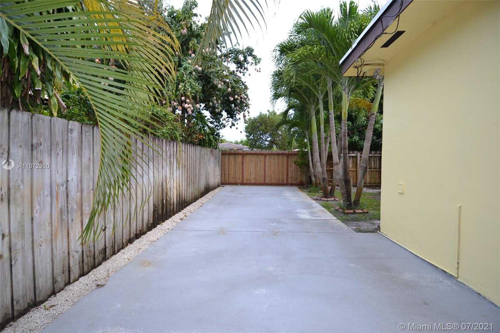 Small Image of 1245 SOUTH WEST 60TH CT, West Miami Number 19