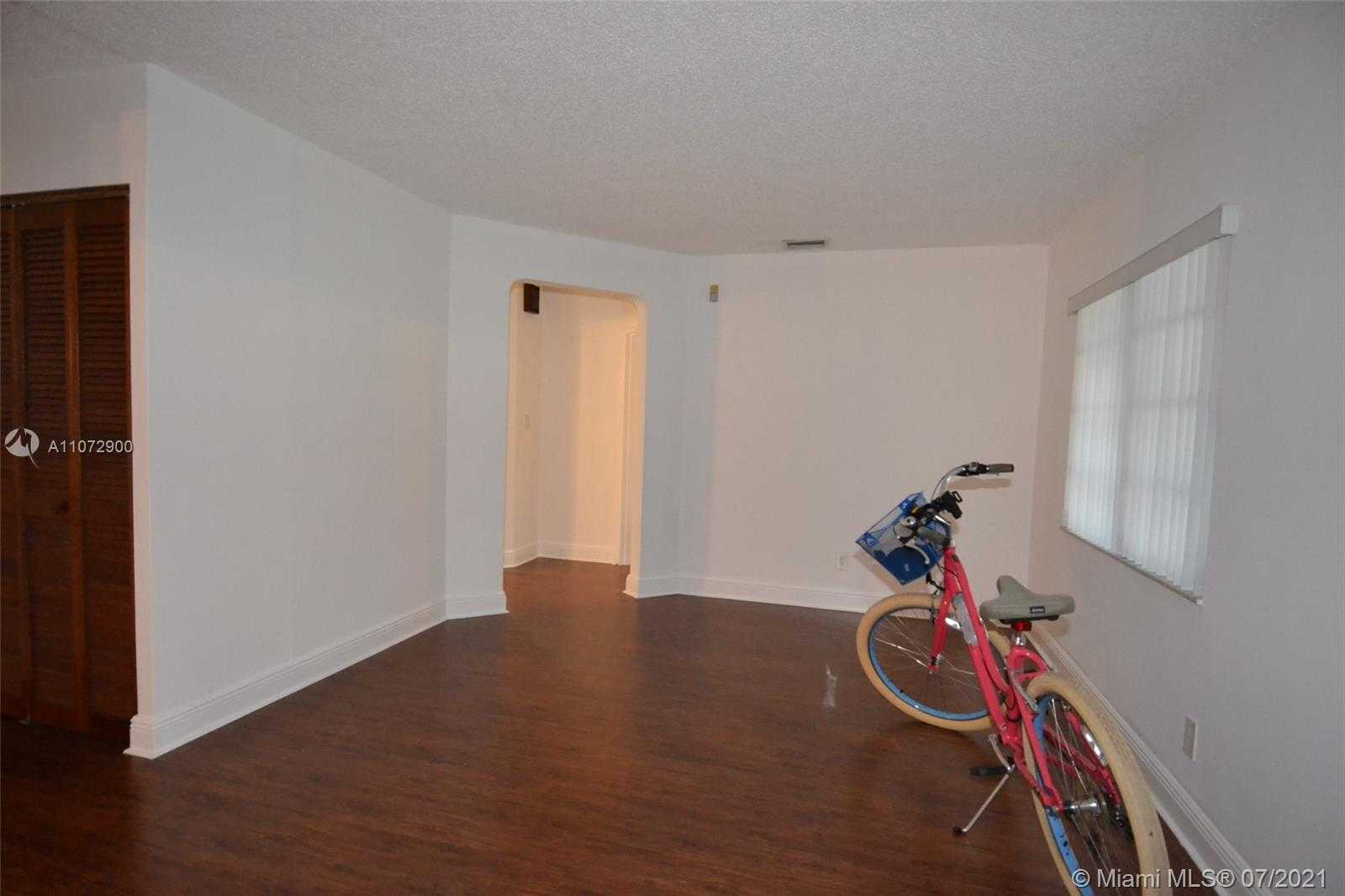 Small Image of 1245 SOUTH WEST 60TH CT, West Miami Number 4