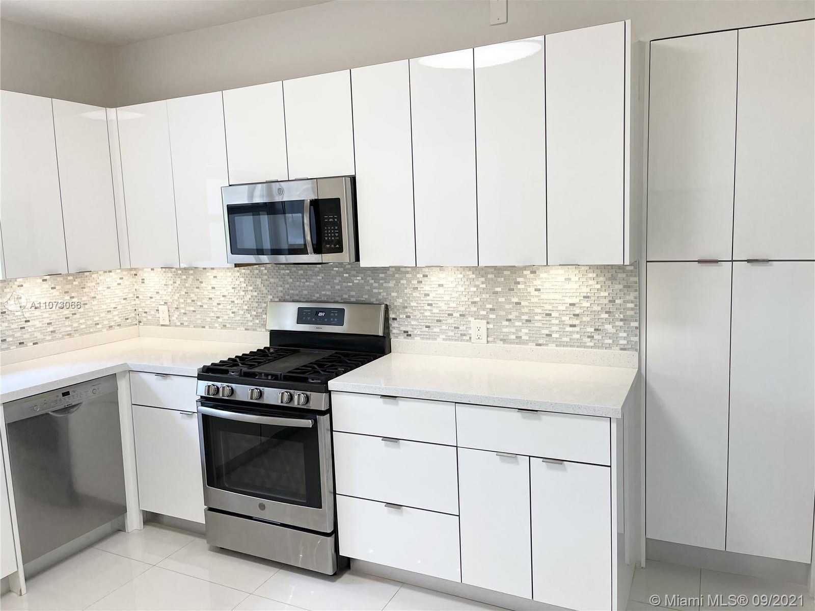 Small Image of 4555 NORTH JEFFERSON AVE, Miami Beach Number 3