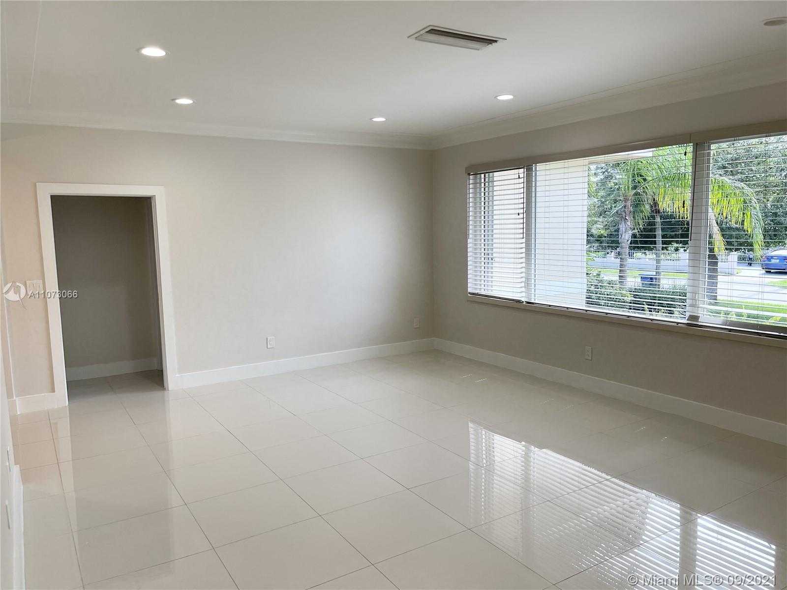 Small Image of 4555 NORTH JEFFERSON AVE, Miami Beach Number 6