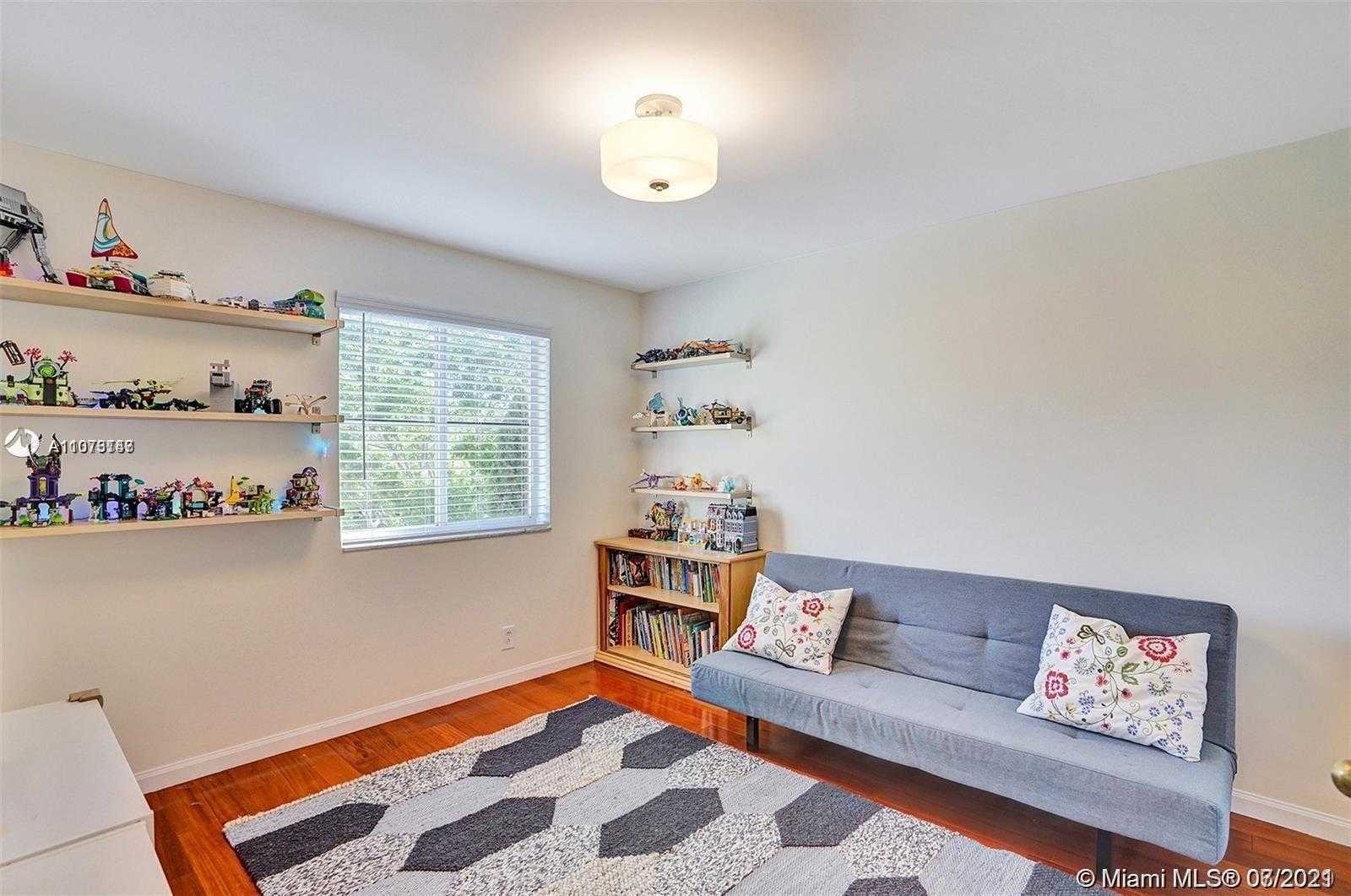 Small Image of 1541 SANDPIPER CIR, Weston Number 25