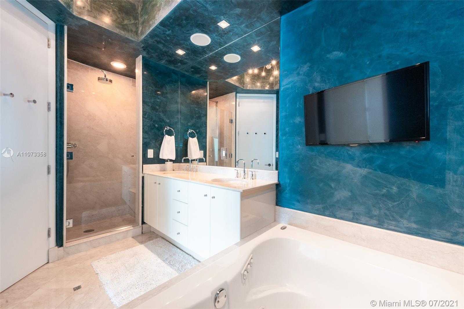 Small Image of 100 SOUTH POINTE DR #3006, Miami Beach Number 16
