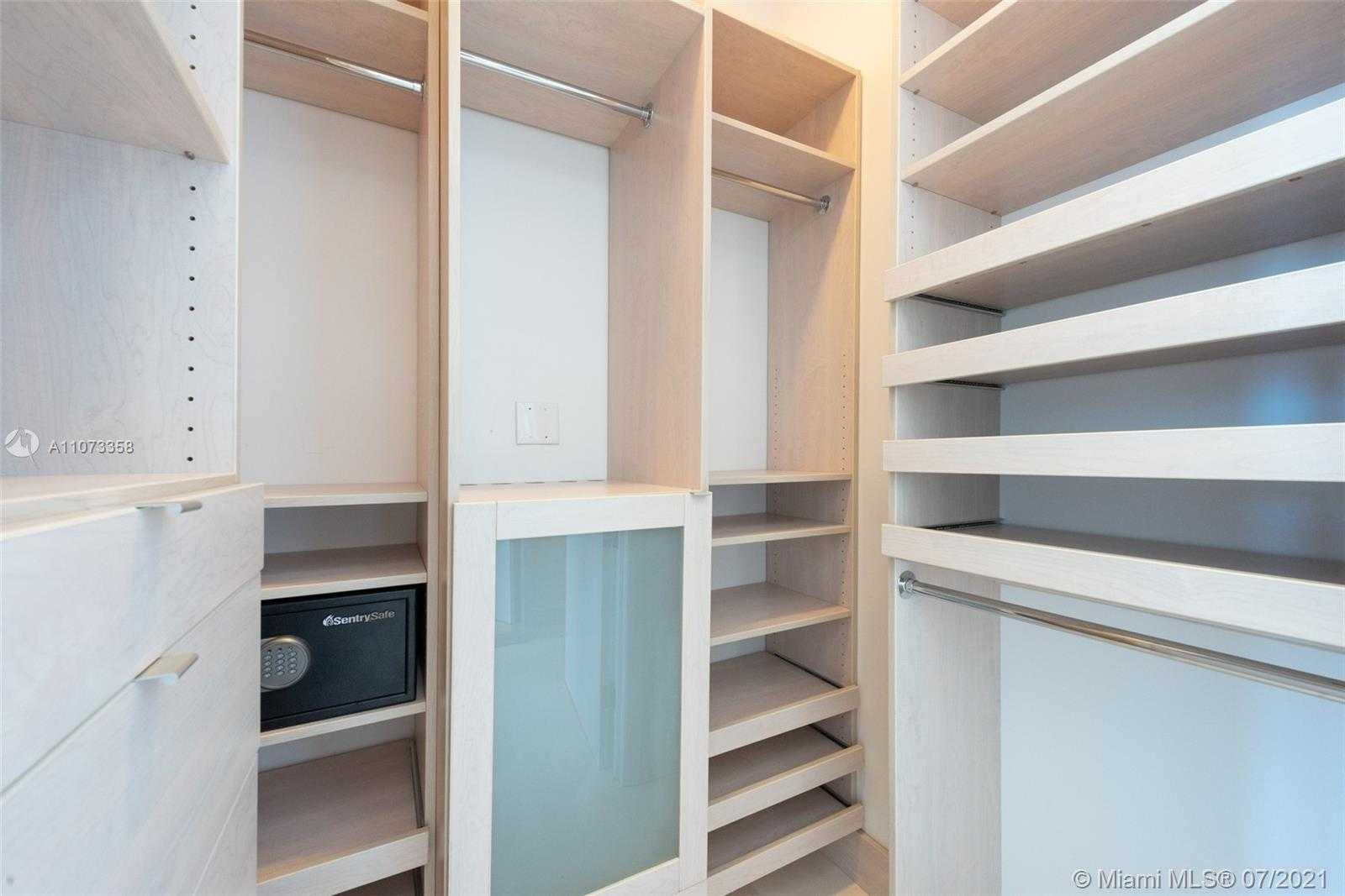 Small Image of 100 SOUTH POINTE DR #3006, Miami Beach Number 22
