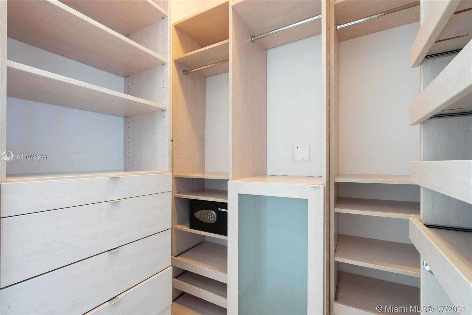Small Image of 100 SOUTH POINTE DR #3006, Miami Beach Number 23