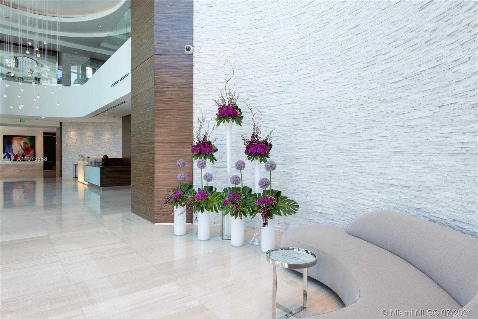 Small Image of 100 SOUTH POINTE DR #3006, Miami Beach Number 25