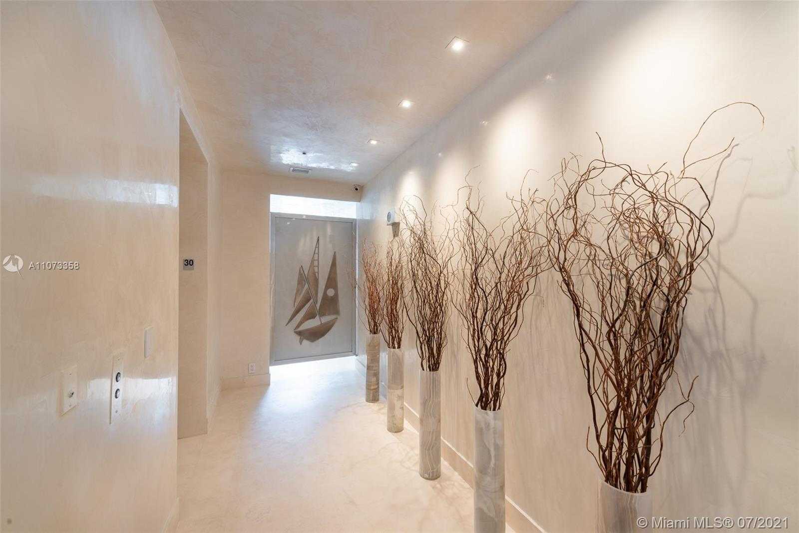 Small Image of 100 SOUTH POINTE DR #3006, Miami Beach Number 3