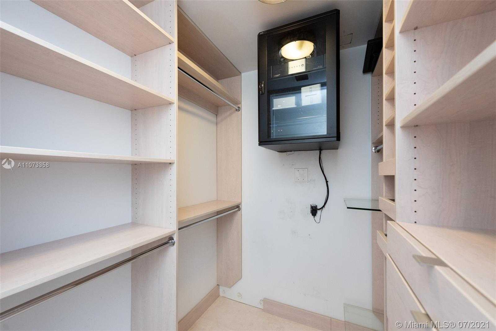 Small Image of 100 SOUTH POINTE DR #3006, Miami Beach Number 30
