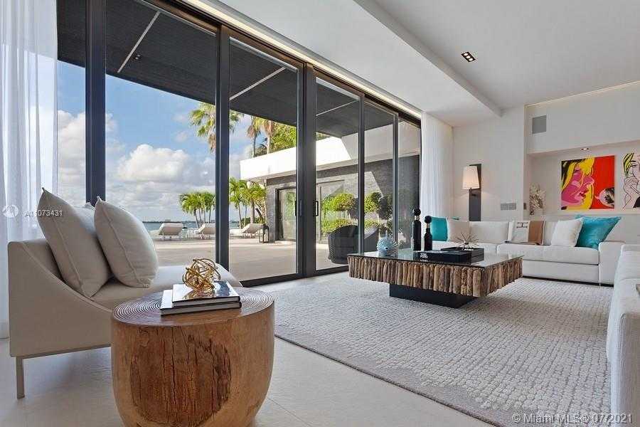 Small Image of 7972 BISCAYNE POINT CIR, Miami Beach Number 2