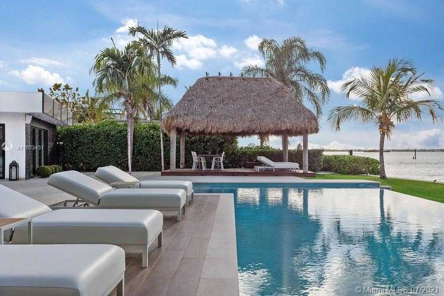 Small Image of 7972 BISCAYNE POINT CIR, Miami Beach Number 22