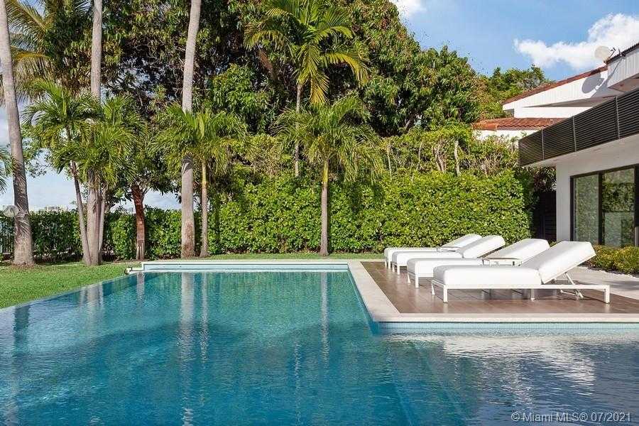 Small Image of 7972 BISCAYNE POINT CIR, Miami Beach Number 23