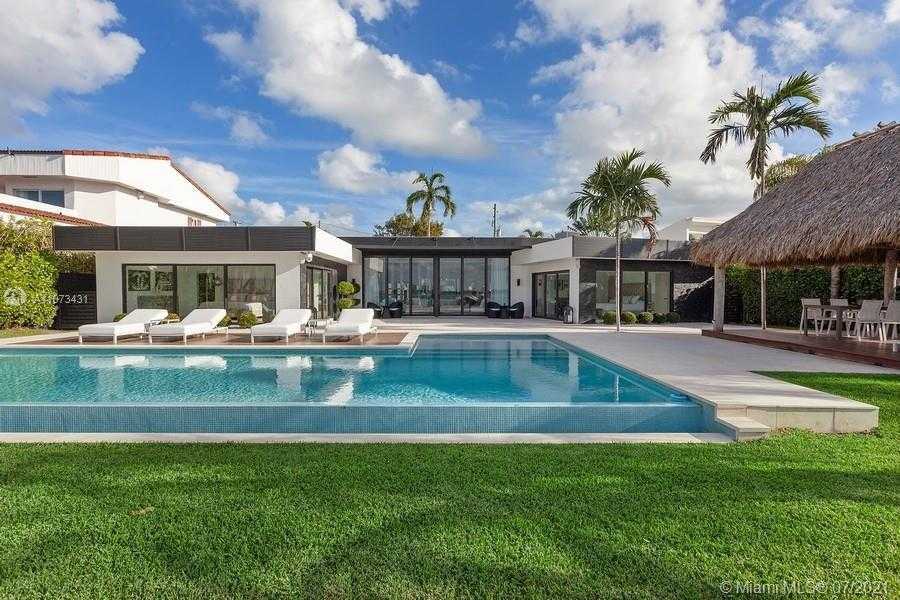 Small Image of 7972 BISCAYNE POINT CIR, Miami Beach Number 26