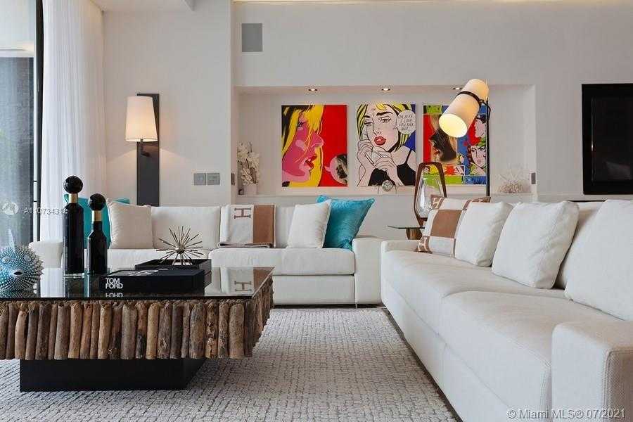 Small Image of 7972 BISCAYNE POINT CIR, Miami Beach Number 3