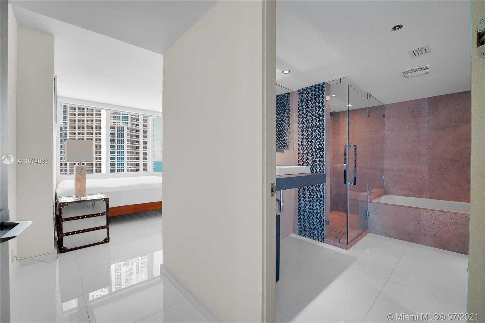 Small Image of 400 SOUTH POINTE DR #1510, Miami Beach Number 12