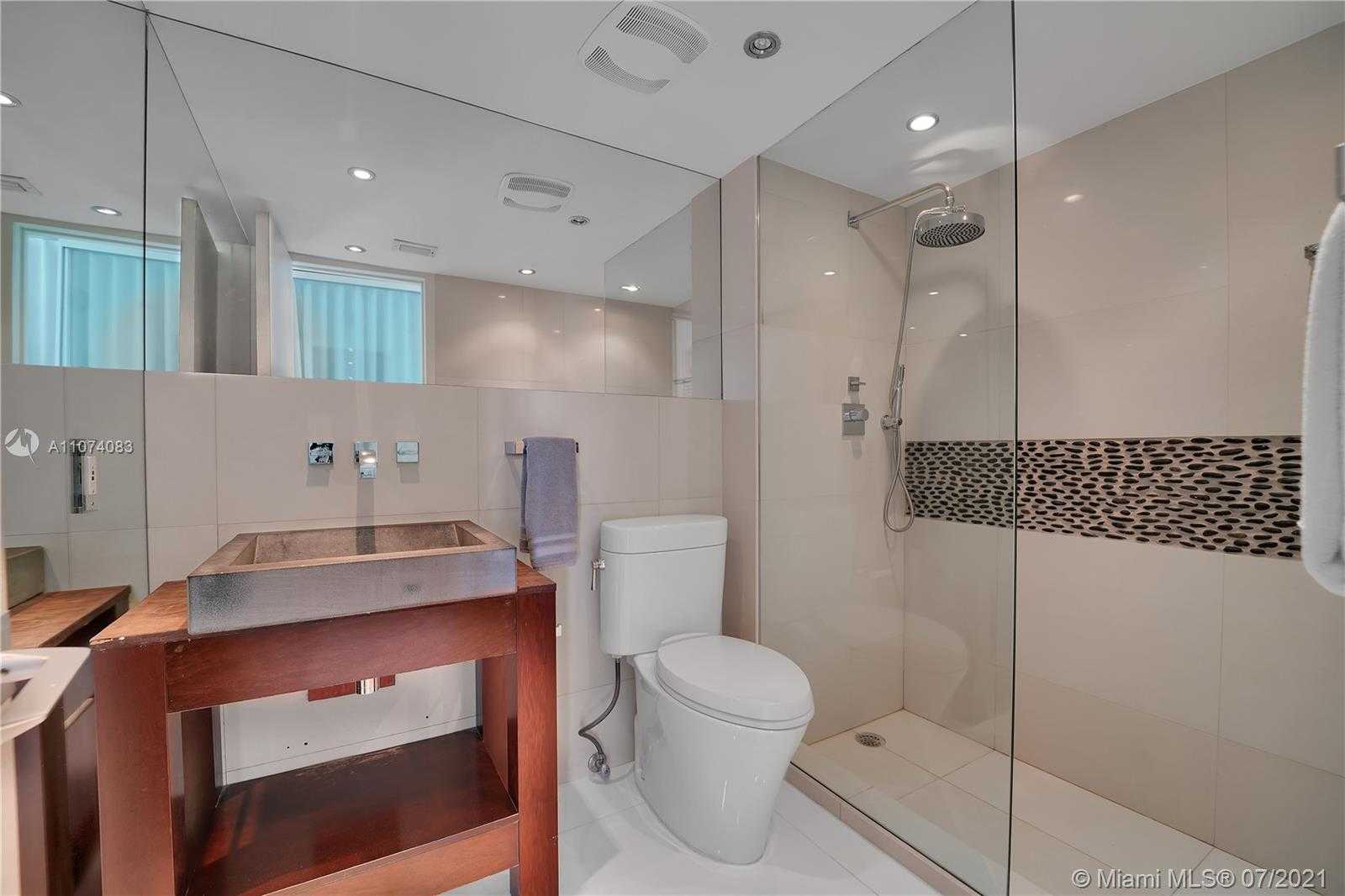 Small Image of 400 SOUTH POINTE DR #1510, Miami Beach Number 27