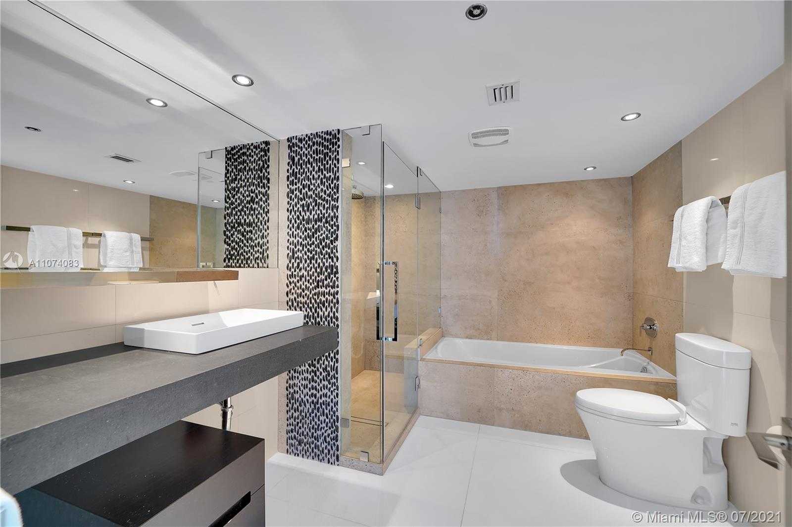 Small Image of 400 SOUTH POINTE DR #1510, Miami Beach Number 29