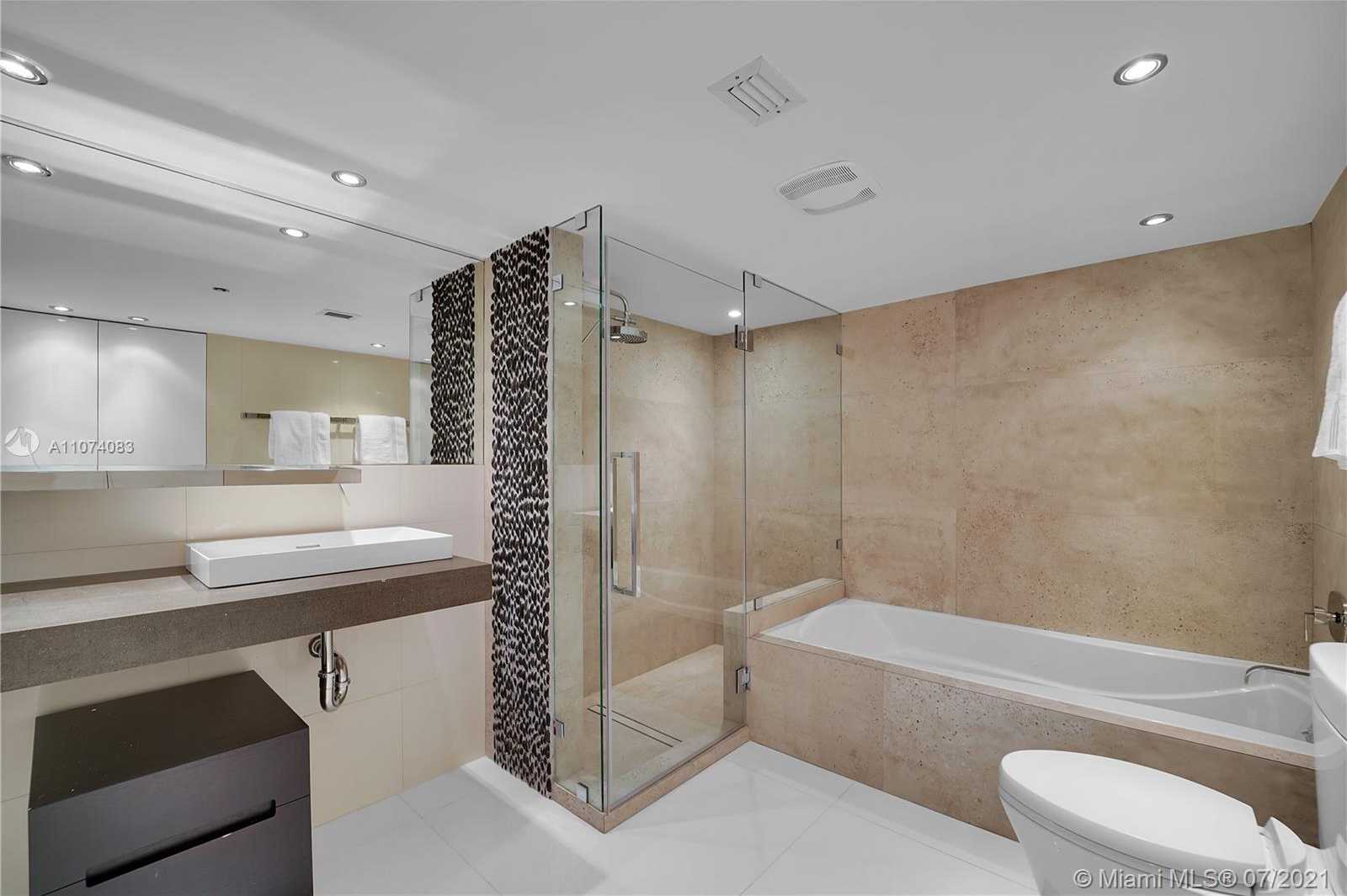 Small Image of 400 SOUTH POINTE DR #1510, Miami Beach Number 32