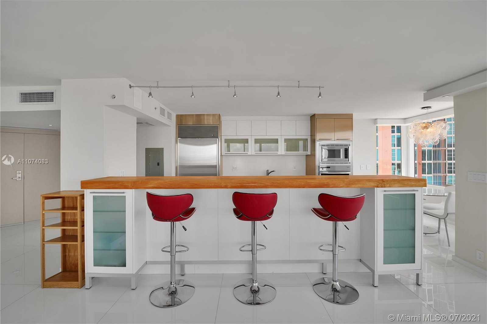 Small Image of 400 SOUTH POINTE DR #1510, Miami Beach Number 5