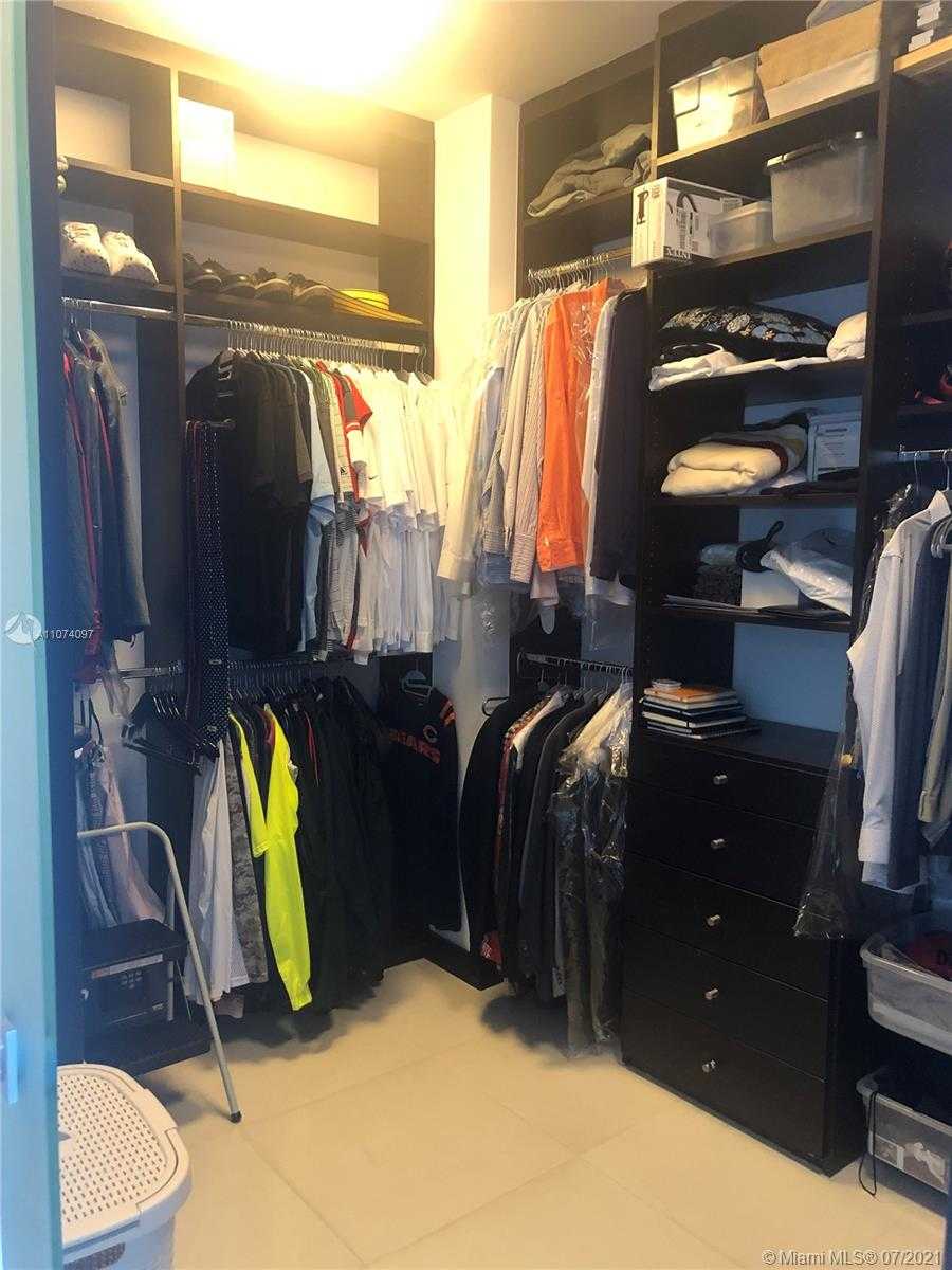 Small Image of 1425 BRICKELL AV #52A, Miami Number 22