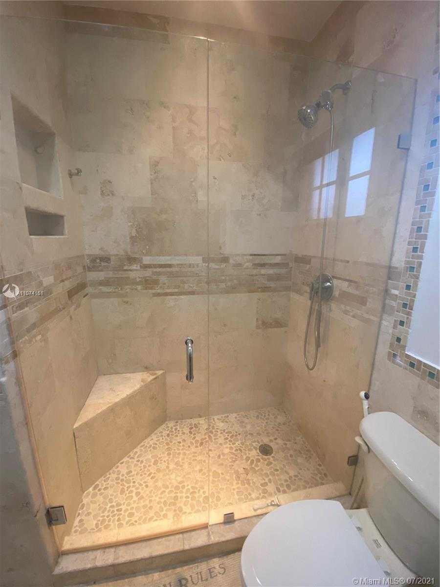 Small Image of 17001 NORTH WEST 89TH AVE, Hialeah Number 11