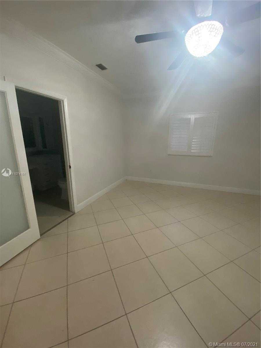 Small Image of 17001 NORTH WEST 89TH AVE, Hialeah Number 12