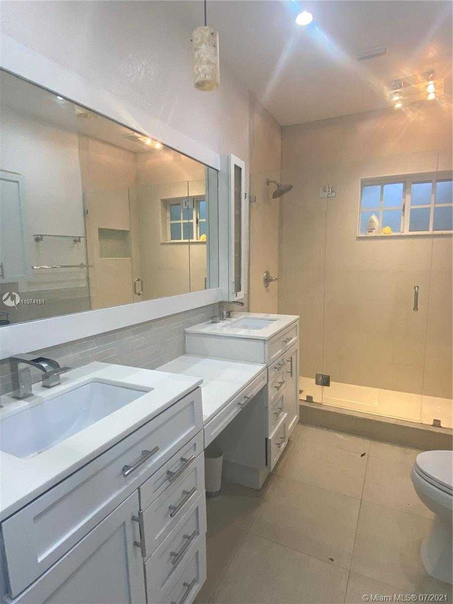 Small Image of 17001 NORTH WEST 89TH AVE, Hialeah Number 15
