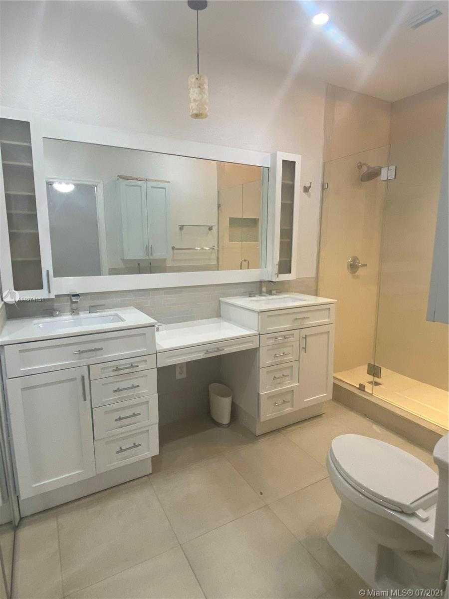 Small Image of 17001 NORTH WEST 89TH AVE, Hialeah Number 16