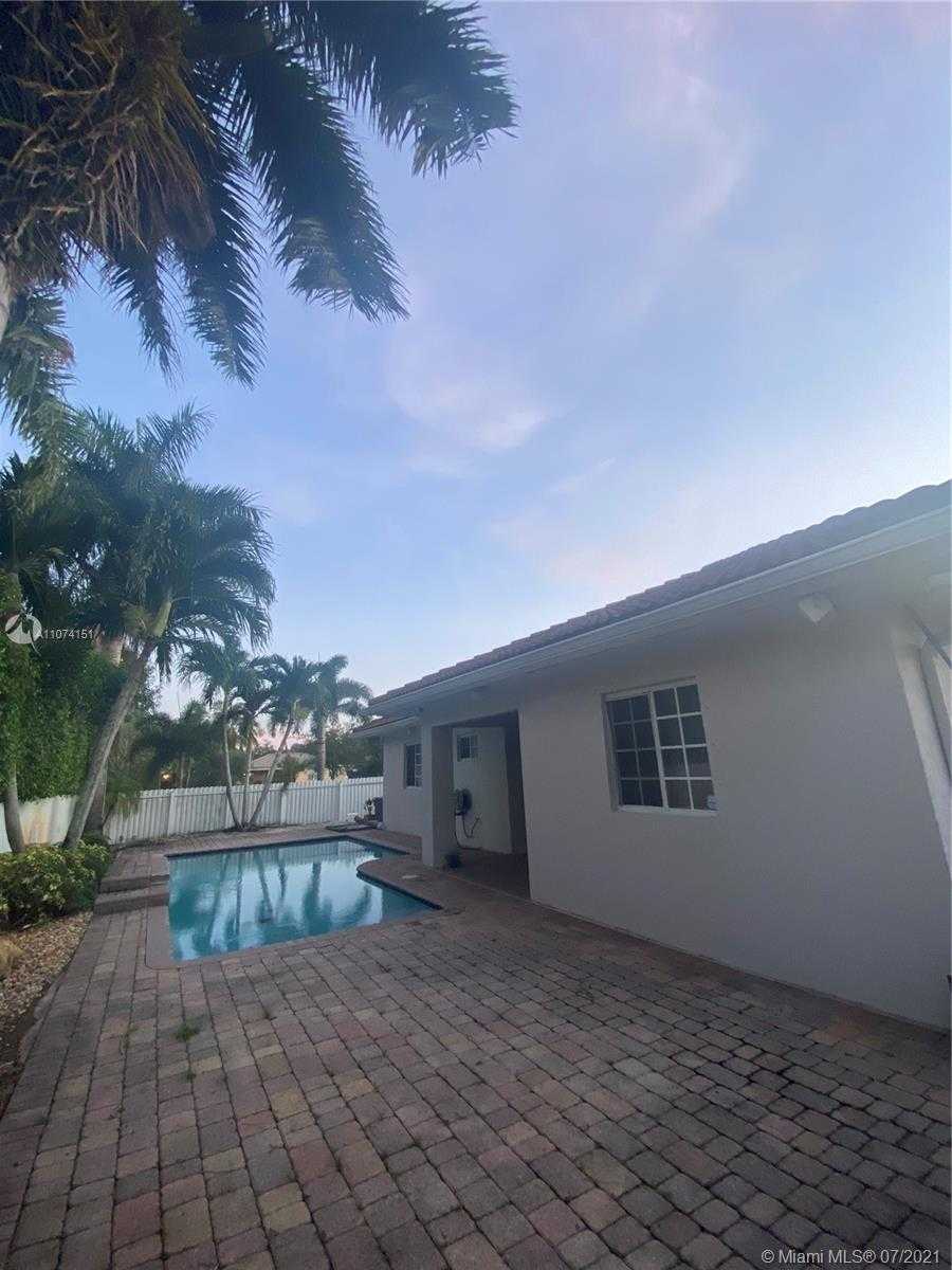 Small Image of 17001 NORTH WEST 89TH AVE, Hialeah Number 19