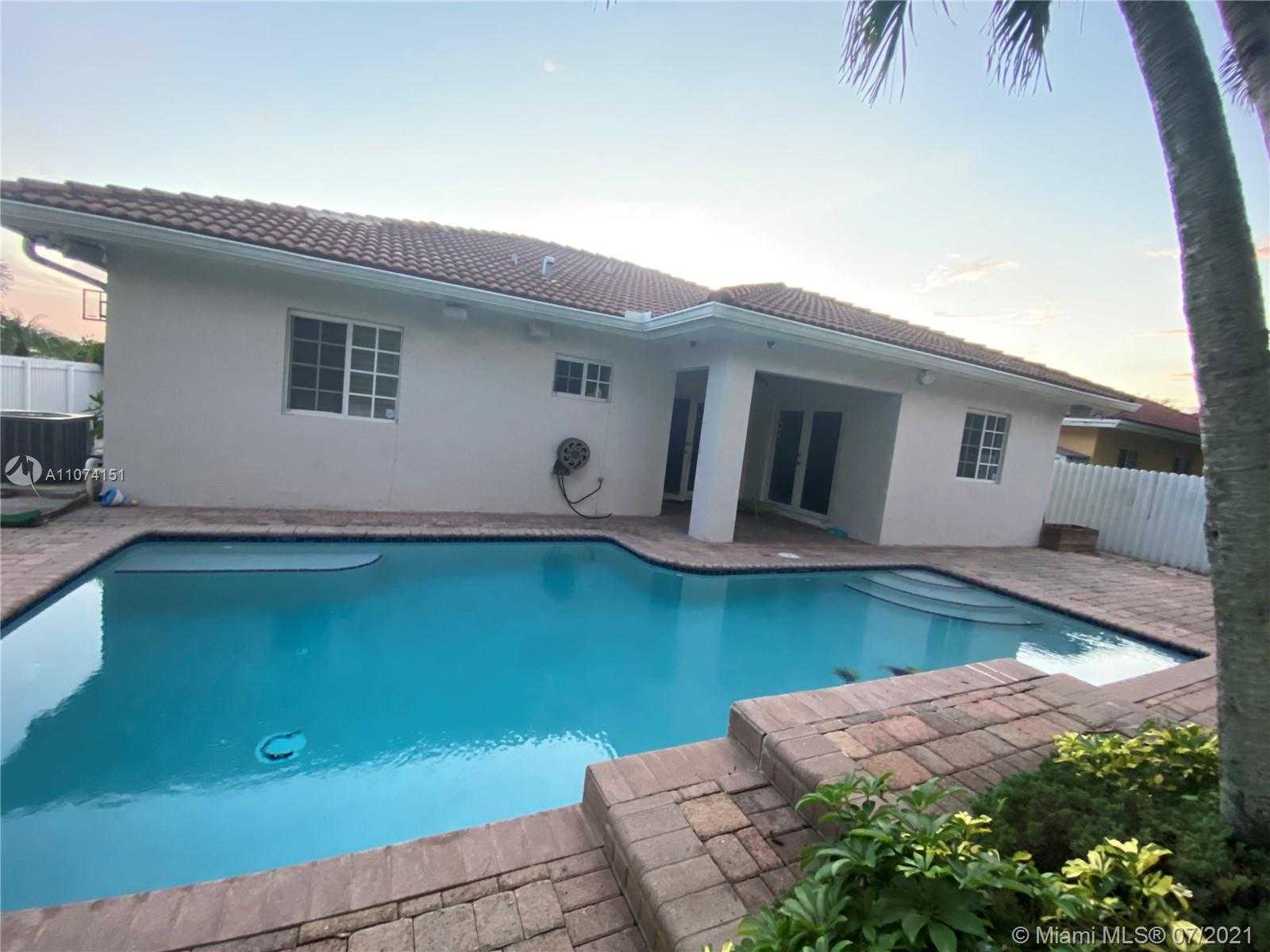 Small Image of 17001 NORTH WEST 89TH AVE, Hialeah Number 23