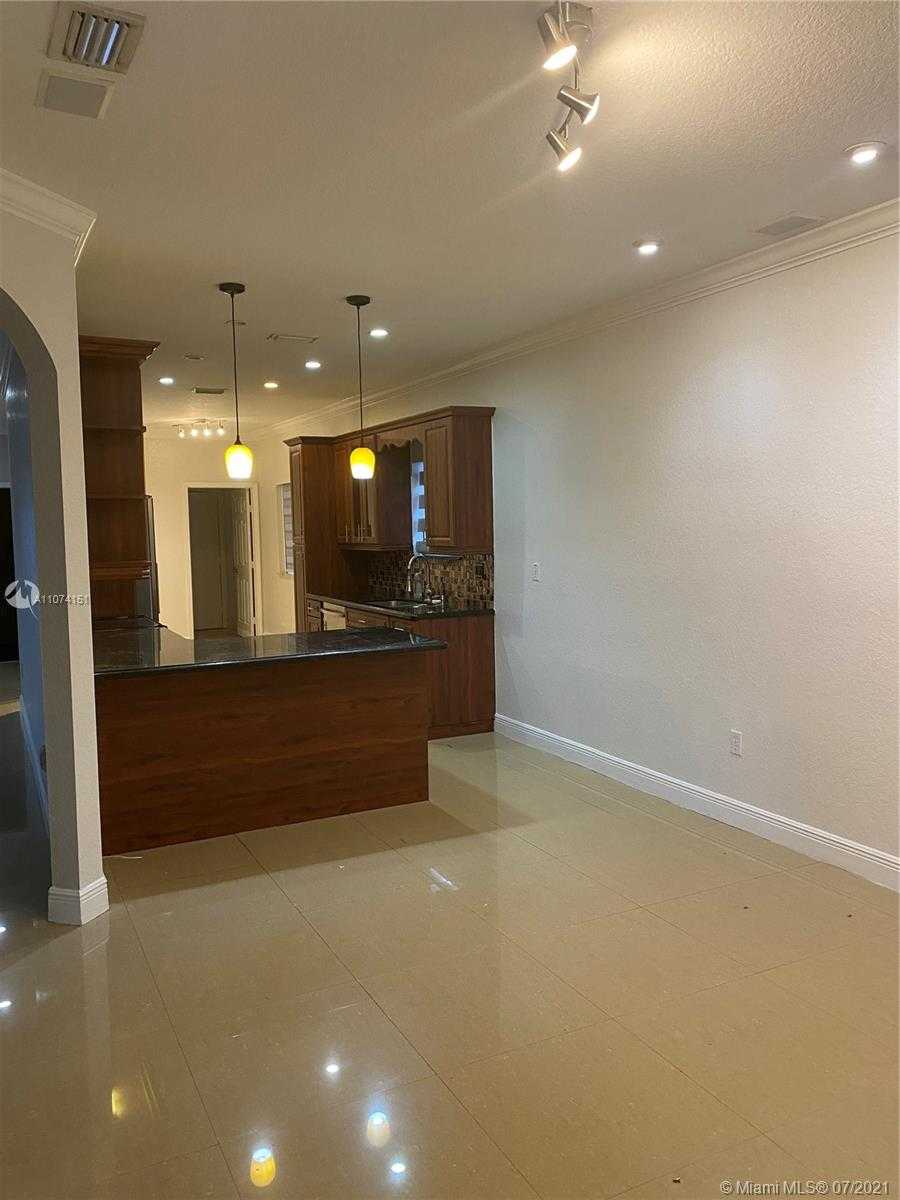 Small Image of 17001 NORTH WEST 89TH AVE, Hialeah Number 3