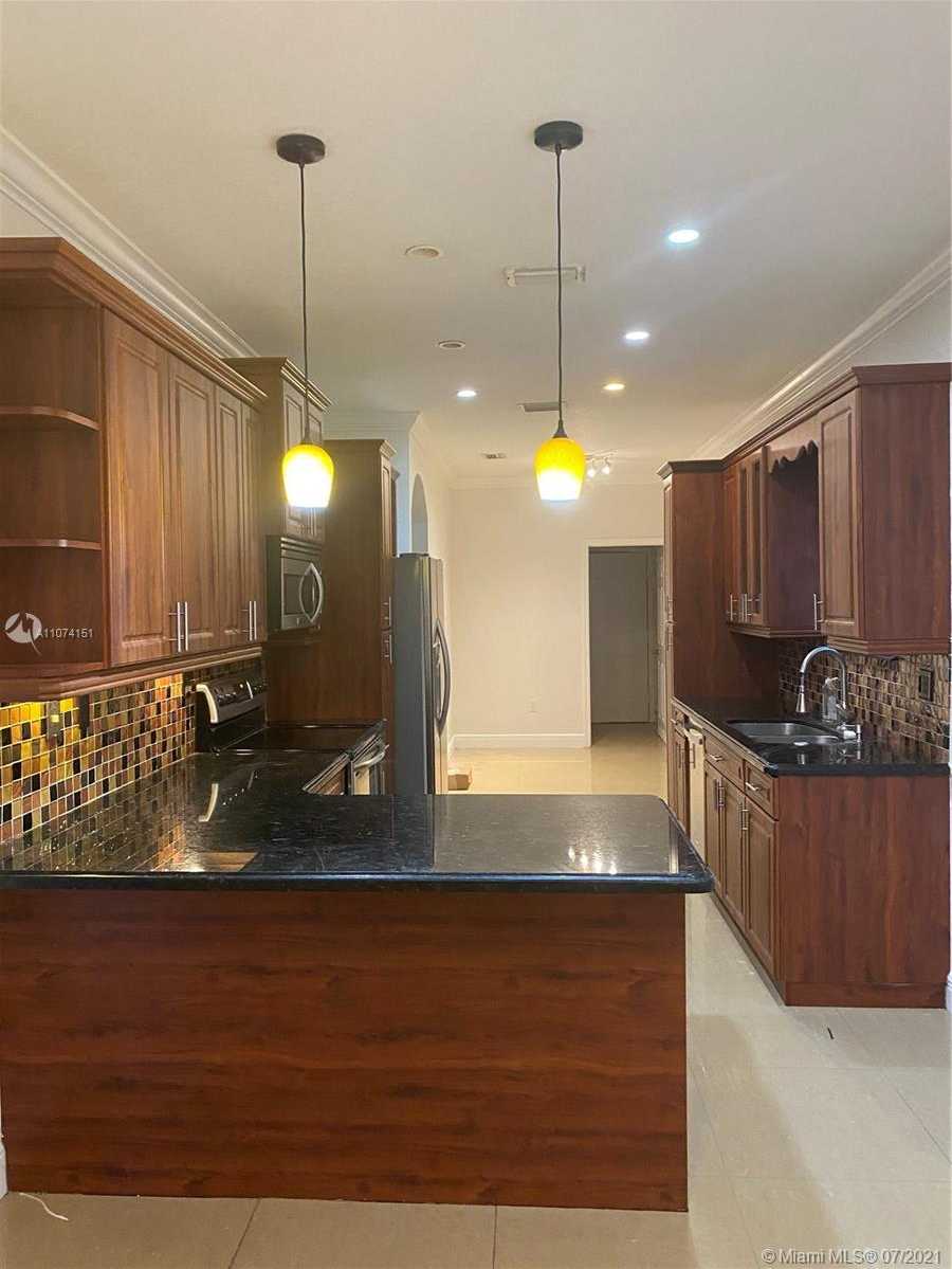 Small Image of 17001 NORTH WEST 89TH AVE, Hialeah Number 4