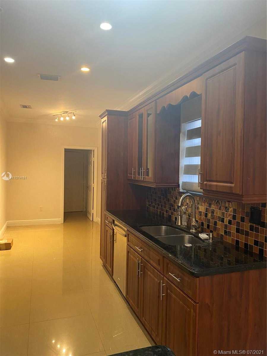 Small Image of 17001 NORTH WEST 89TH AVE, Hialeah Number 7
