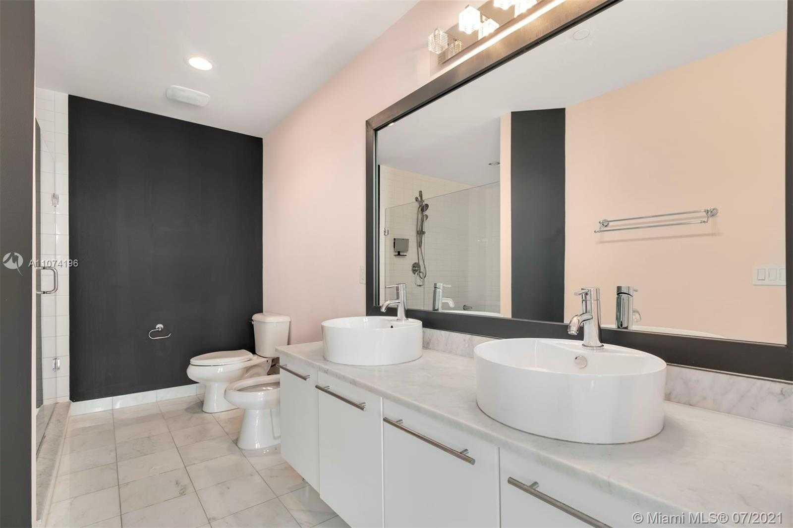 Small Image of 888 BISCAYNE BLVD #5602, Miami Number 16