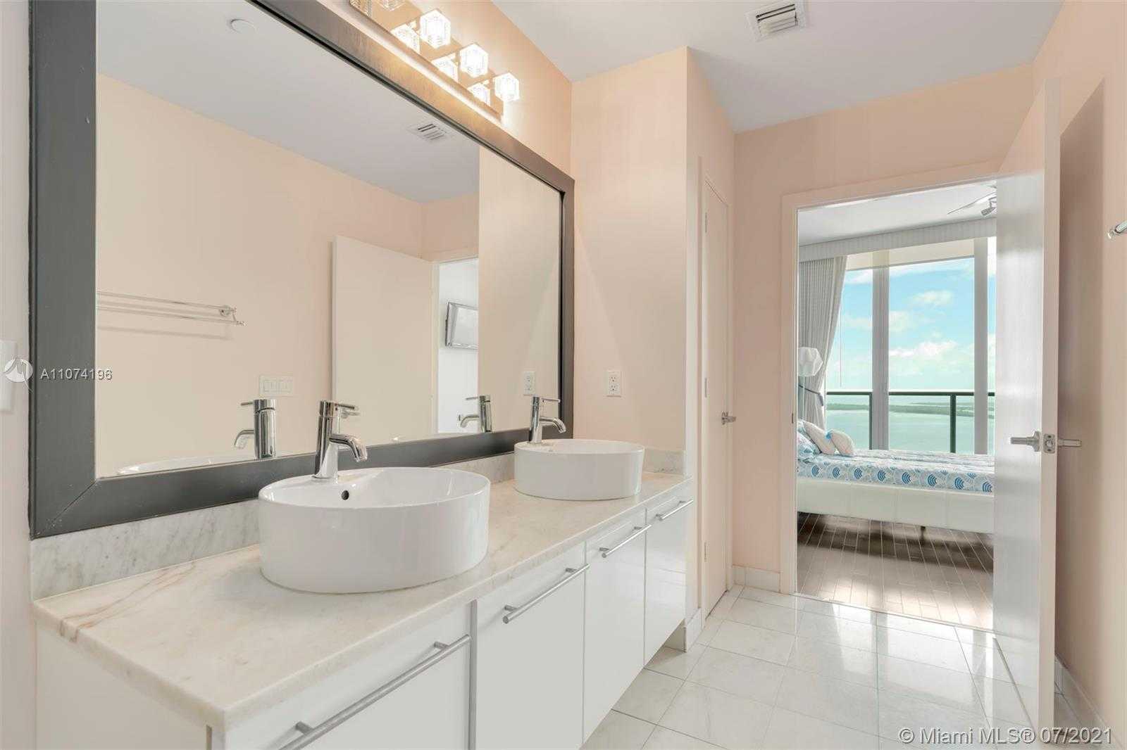 Small Image of 888 BISCAYNE BLVD #5602, Miami Number 17