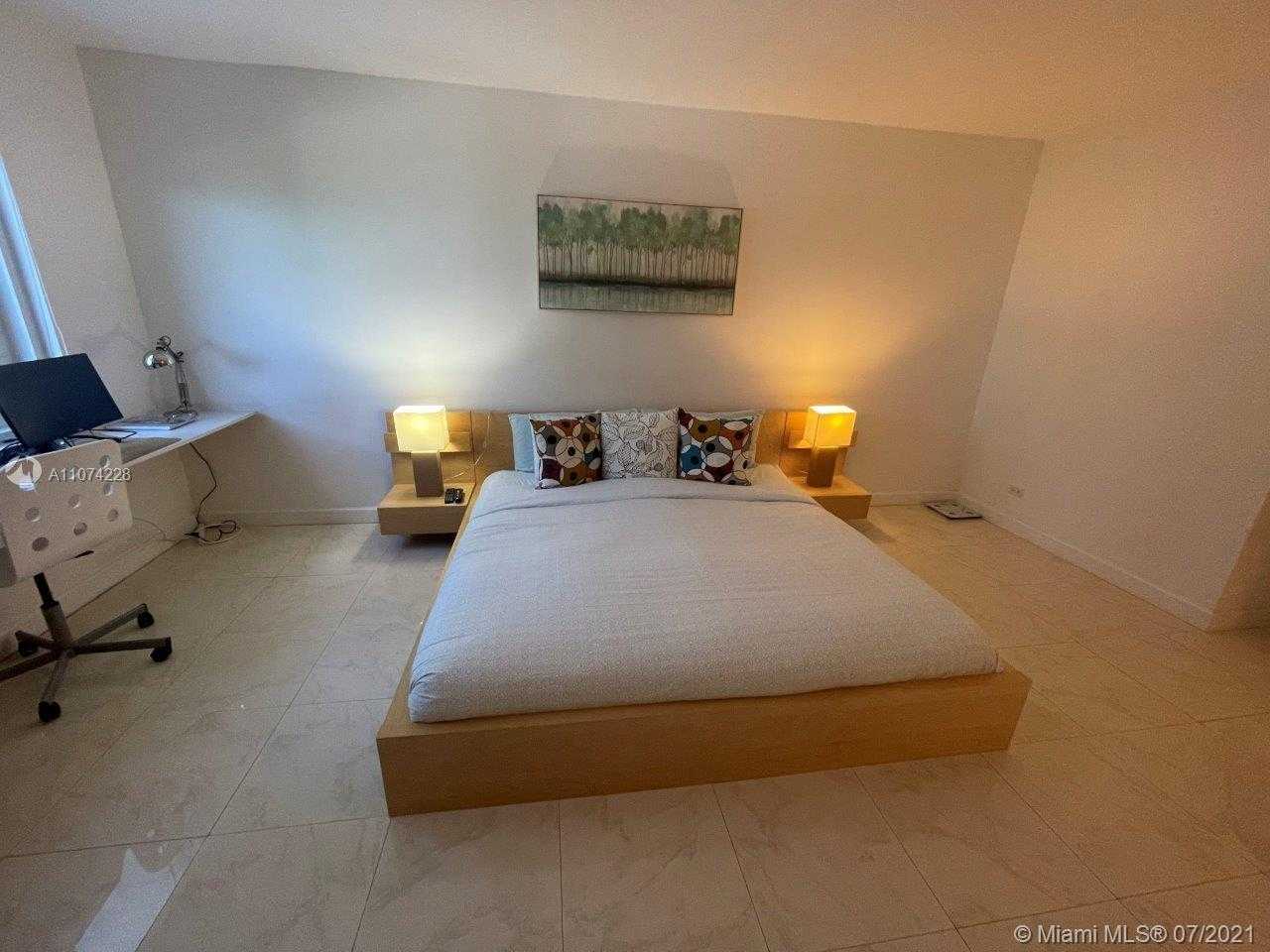 Small Image of 2301 Collins Ave, Miami Beach, FL 33139, USA Number 10
