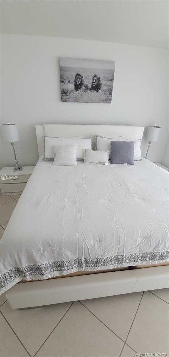 Small Image of 400 SOUTH POINTE DR #1005, Miami Beach Number 5