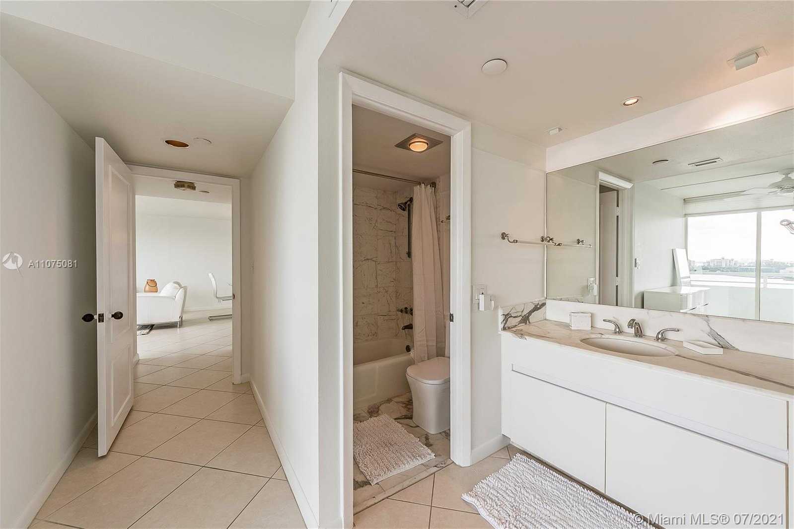 Small Image of 400 SOUTH POINTE DR #1005, Miami Beach Number 6