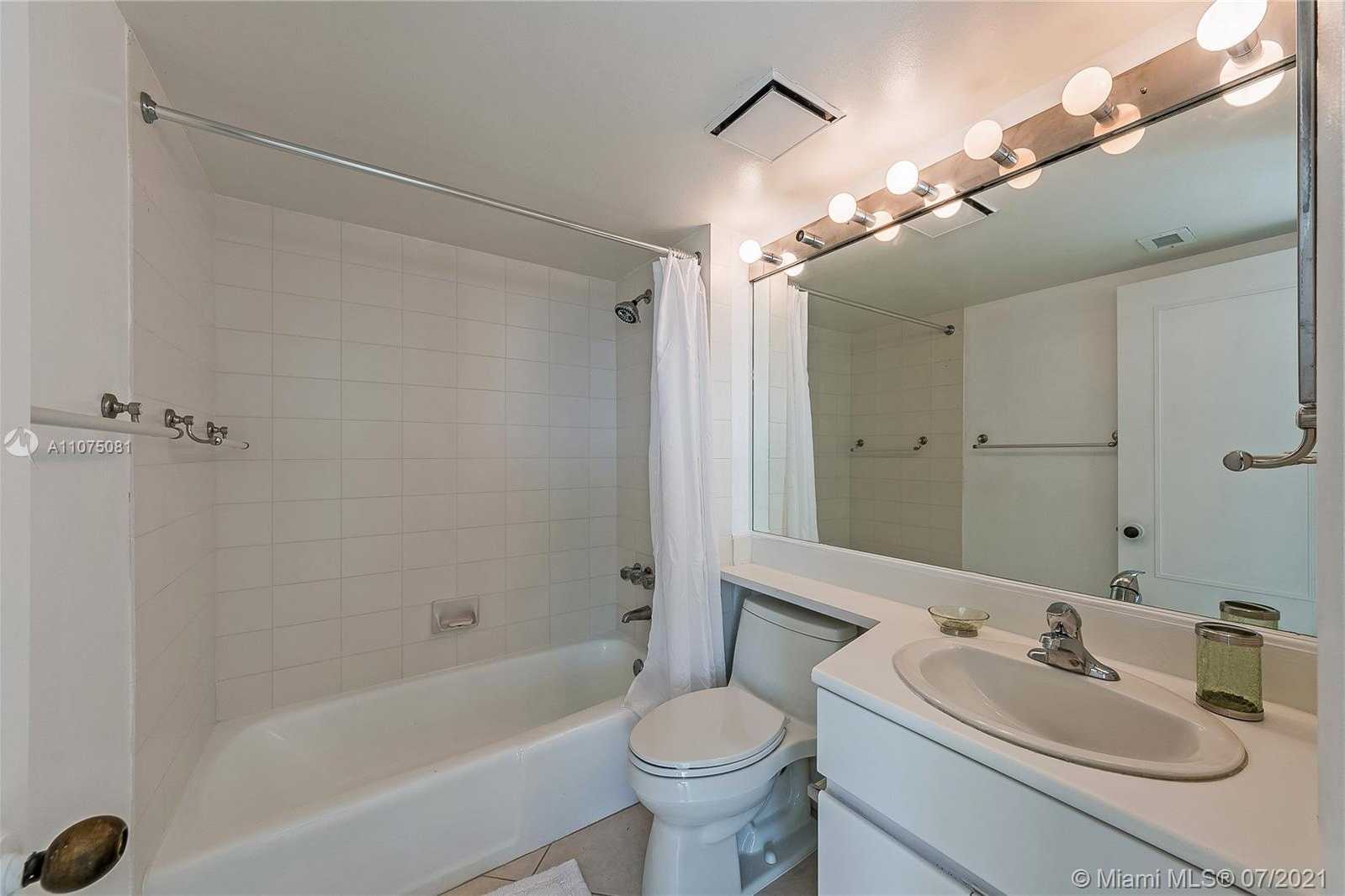 Small Image of 400 SOUTH POINTE DR #1005, Miami Beach Number 8