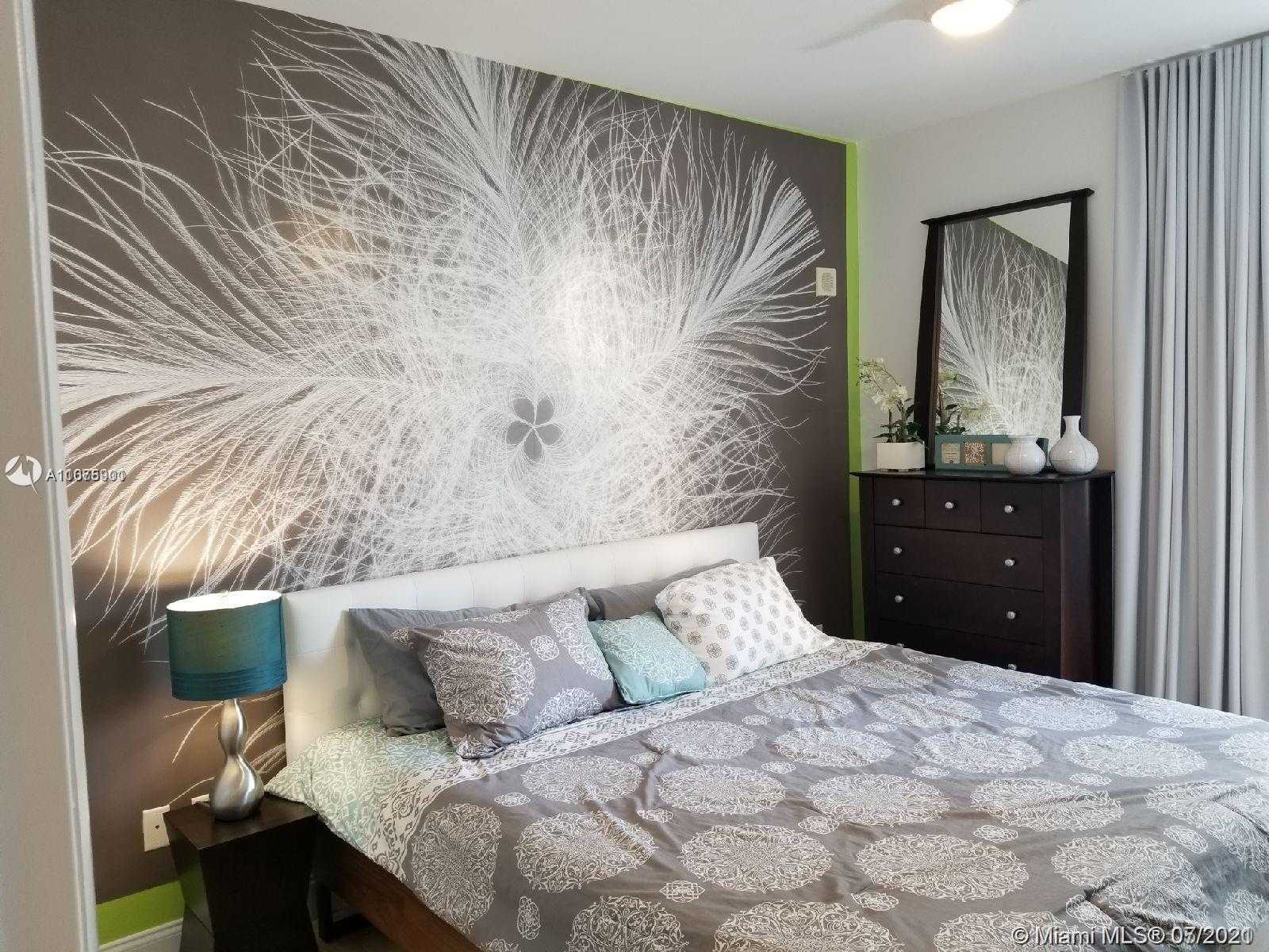 Small Image of 225 COLLINS AVE #4K, Miami Beach Number 10