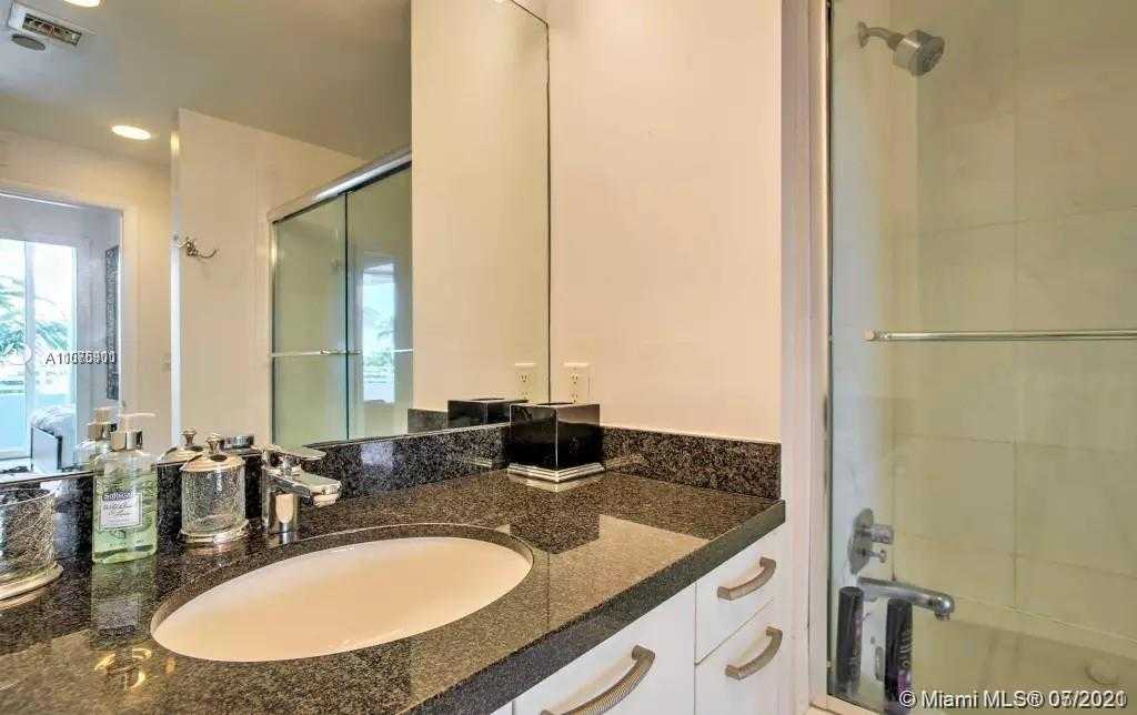 Small Image of 225 COLLINS AVE #4K, Miami Beach Number 12