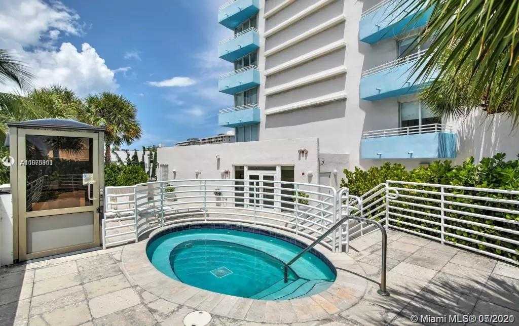 Small Image of 225 COLLINS AVE #4K, Miami Beach Number 17