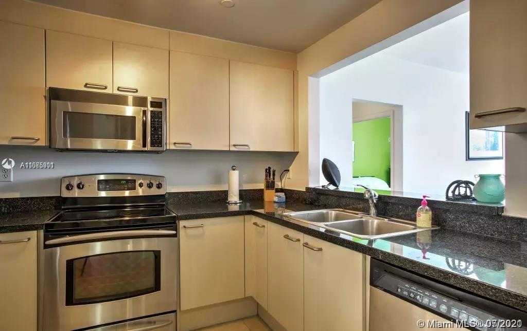 Small Image of 225 COLLINS AVE #4K, Miami Beach Number 4
