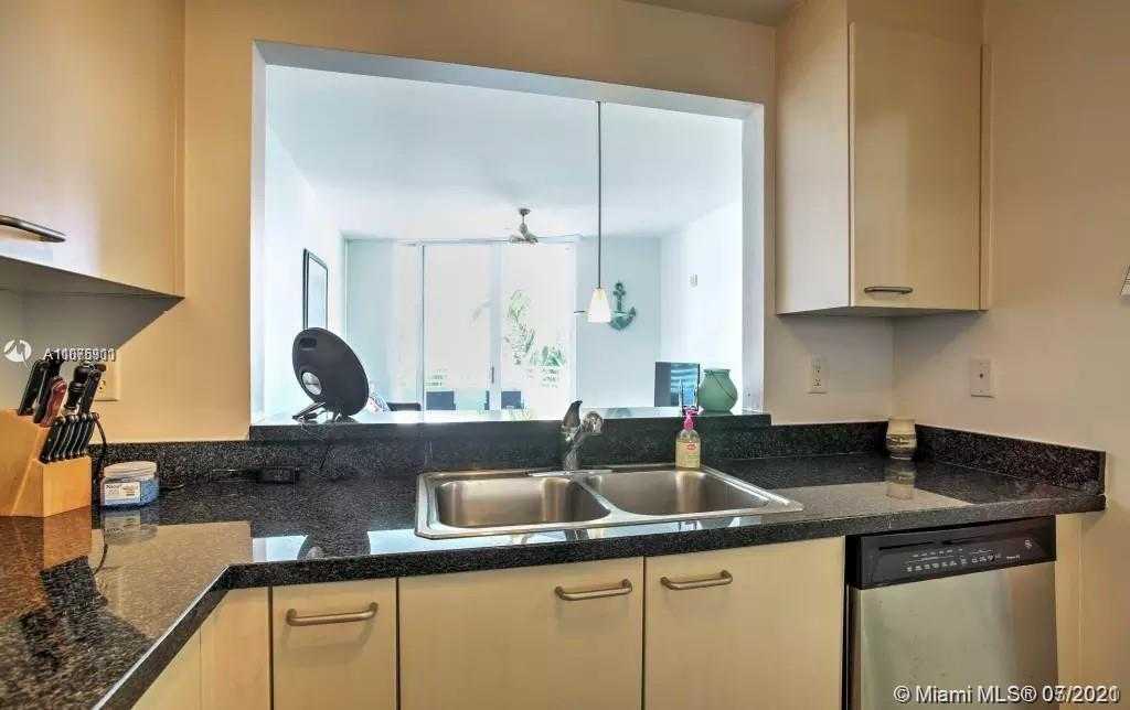Small Image of 225 COLLINS AVE #4K, Miami Beach Number 5