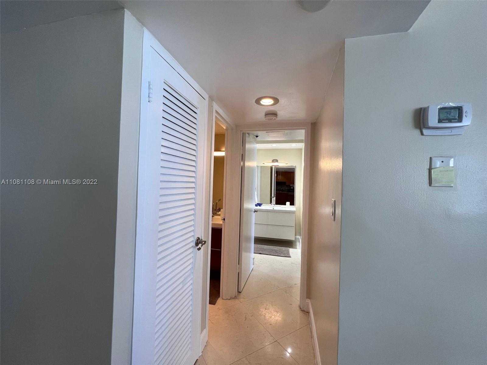 Small Image of 100 Lincoln Rd, Miami Beach, FL 33139, USA Number 10