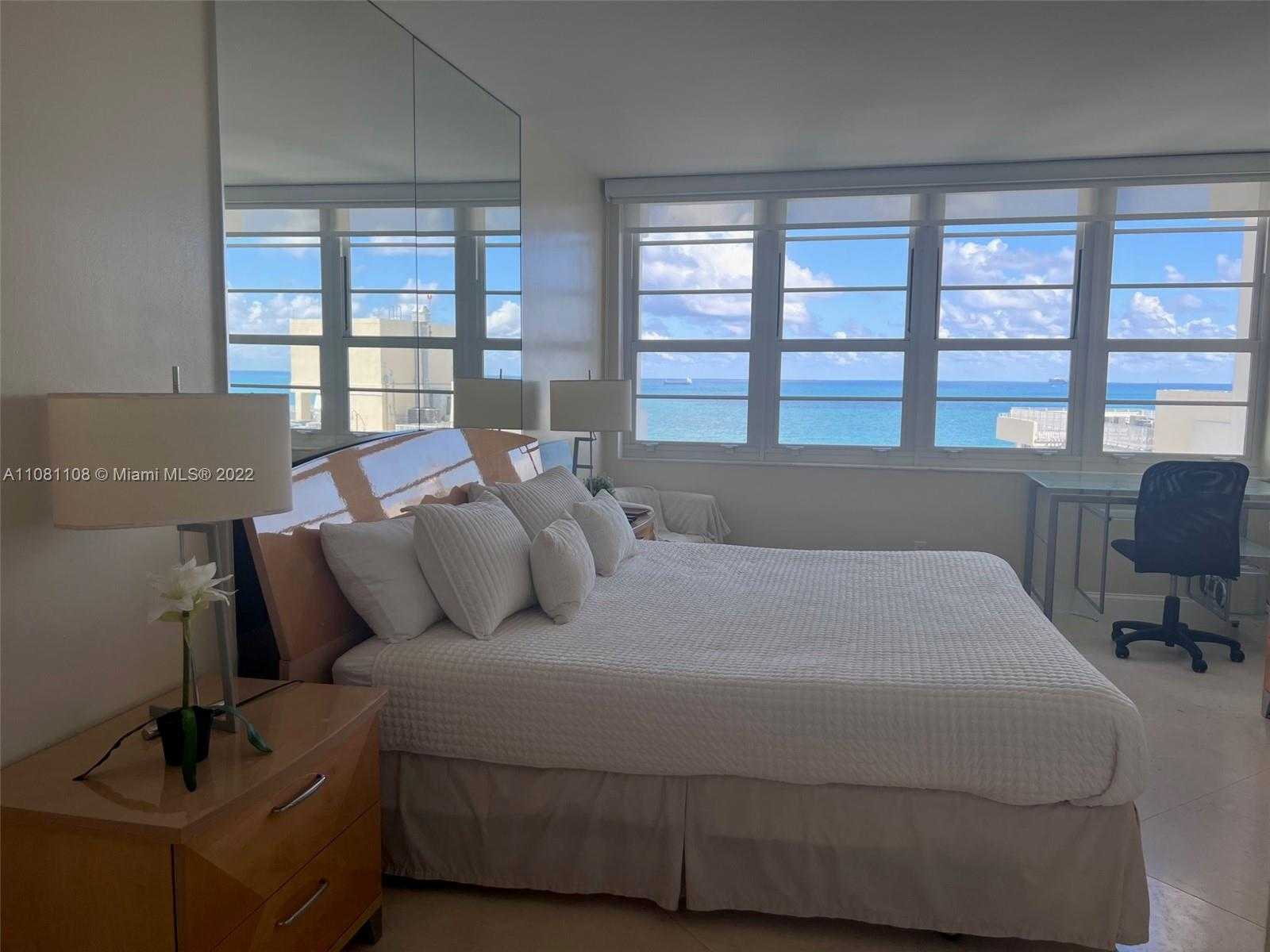 Small Image of 100 Lincoln Rd, Miami Beach, FL 33139, USA Number 15