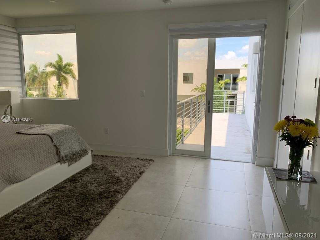 Small Image of 10045 NORTH WEST 76TH TER, Doral Number 10