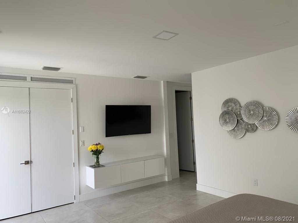 Small Image of 10045 NORTH WEST 76TH TER, Doral Number 5
